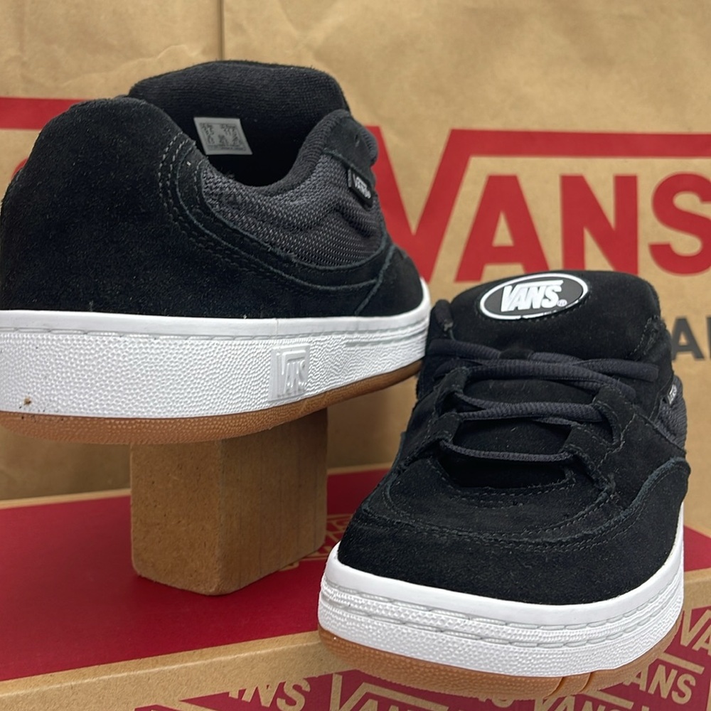 Vans Men’s Speed Ls Black/True White
VN000CTNBP6 Sneakers - Picture 9 of 16